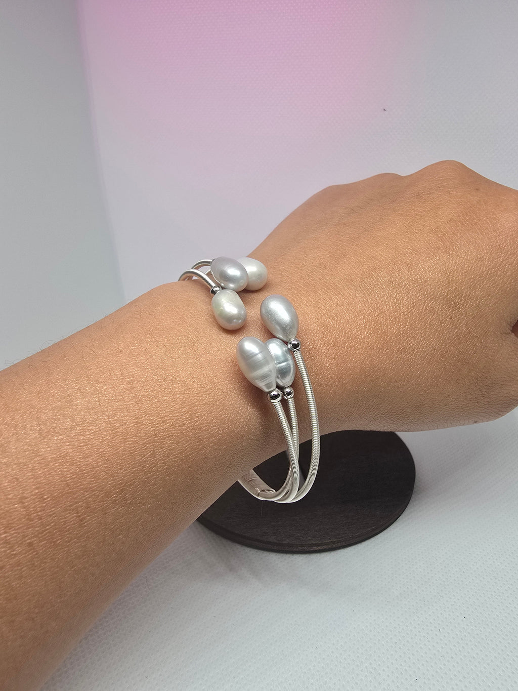 Light Grey Freshwater Pearl Bangle – Silver Wire