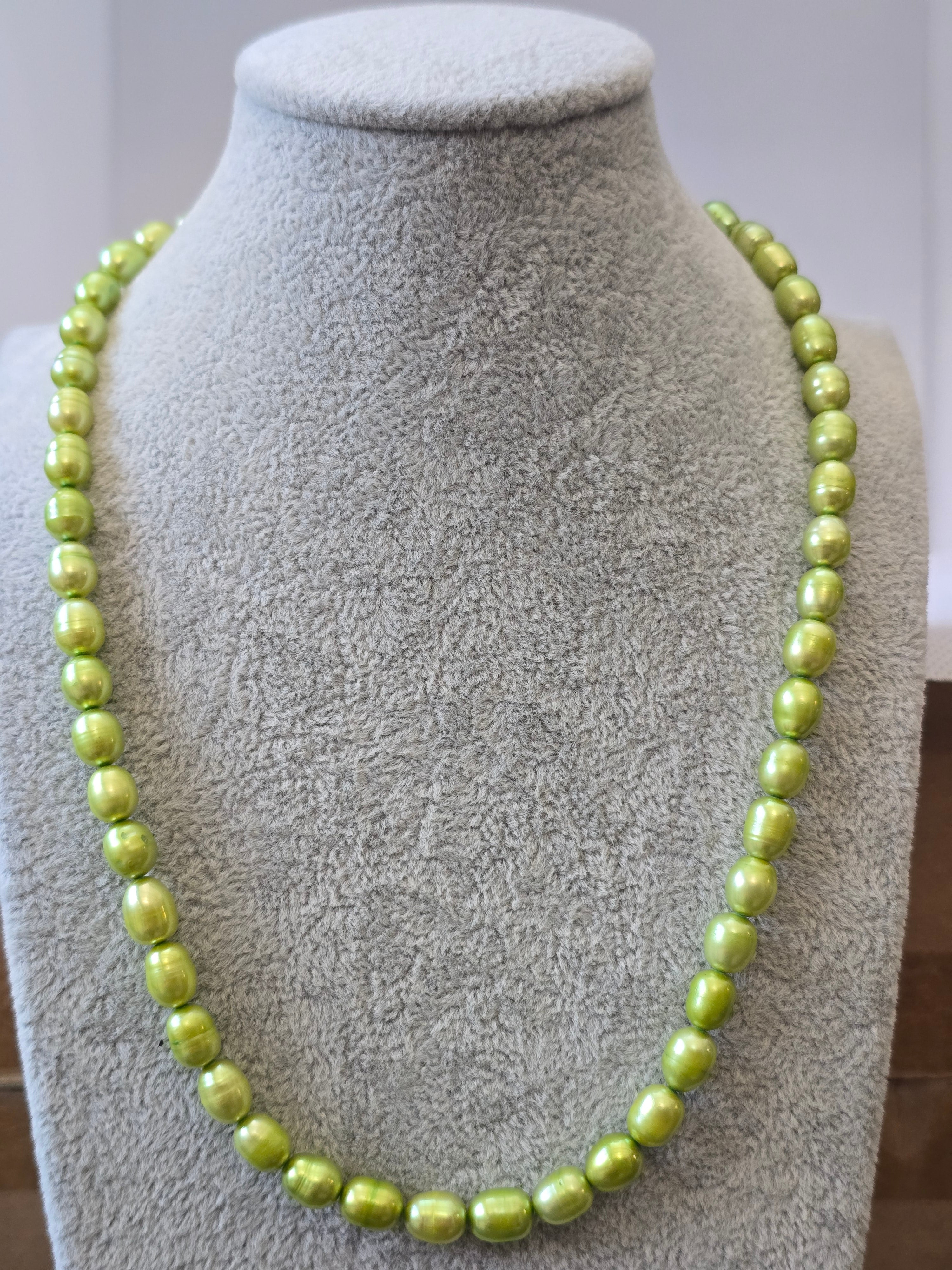 Green Freshwater Pearl Choker Necklace —