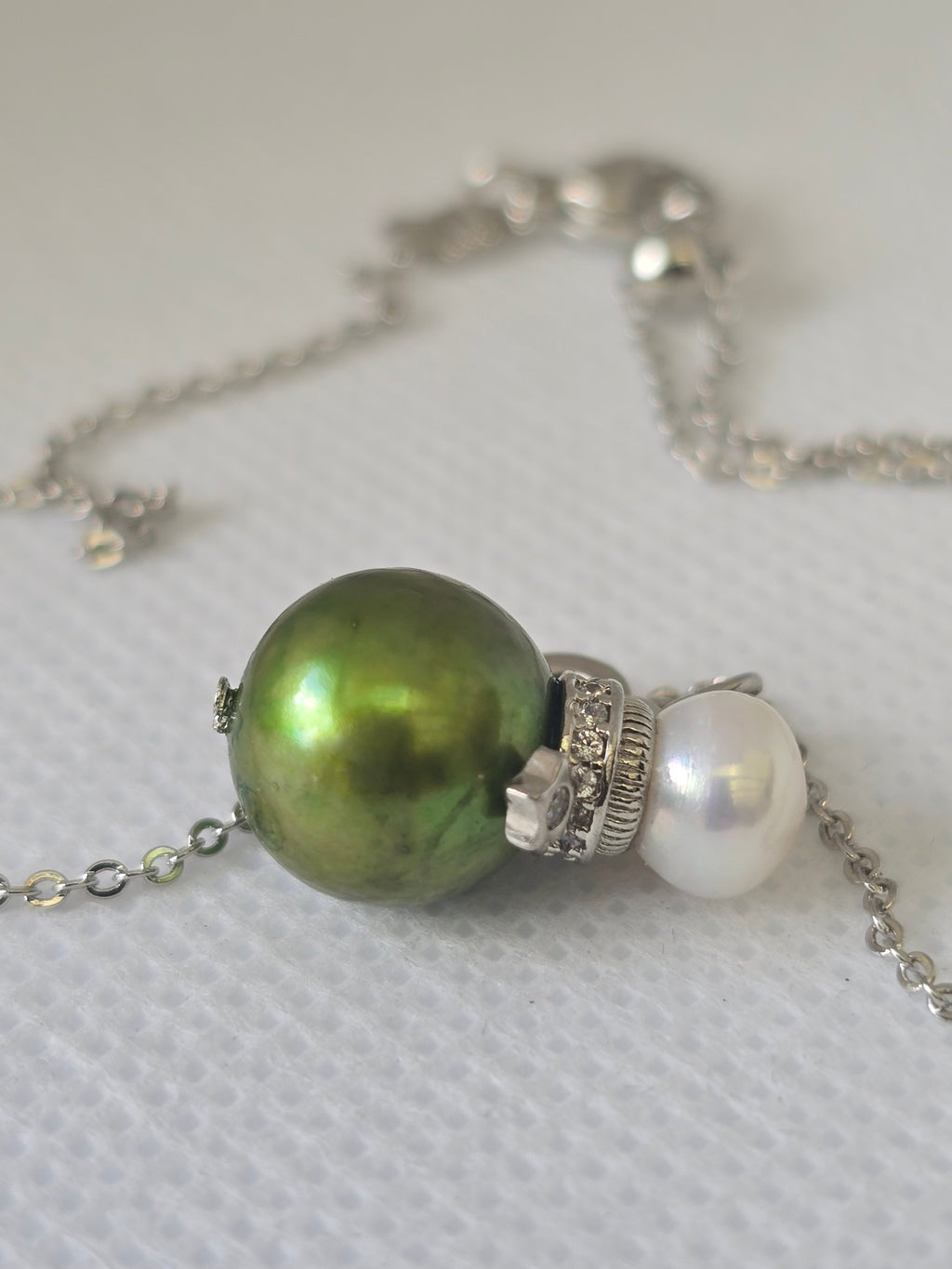 Pistachio Edison Pearl & White Freshwater Pearl Necklace | Adjustable S925 Bolo Chain
