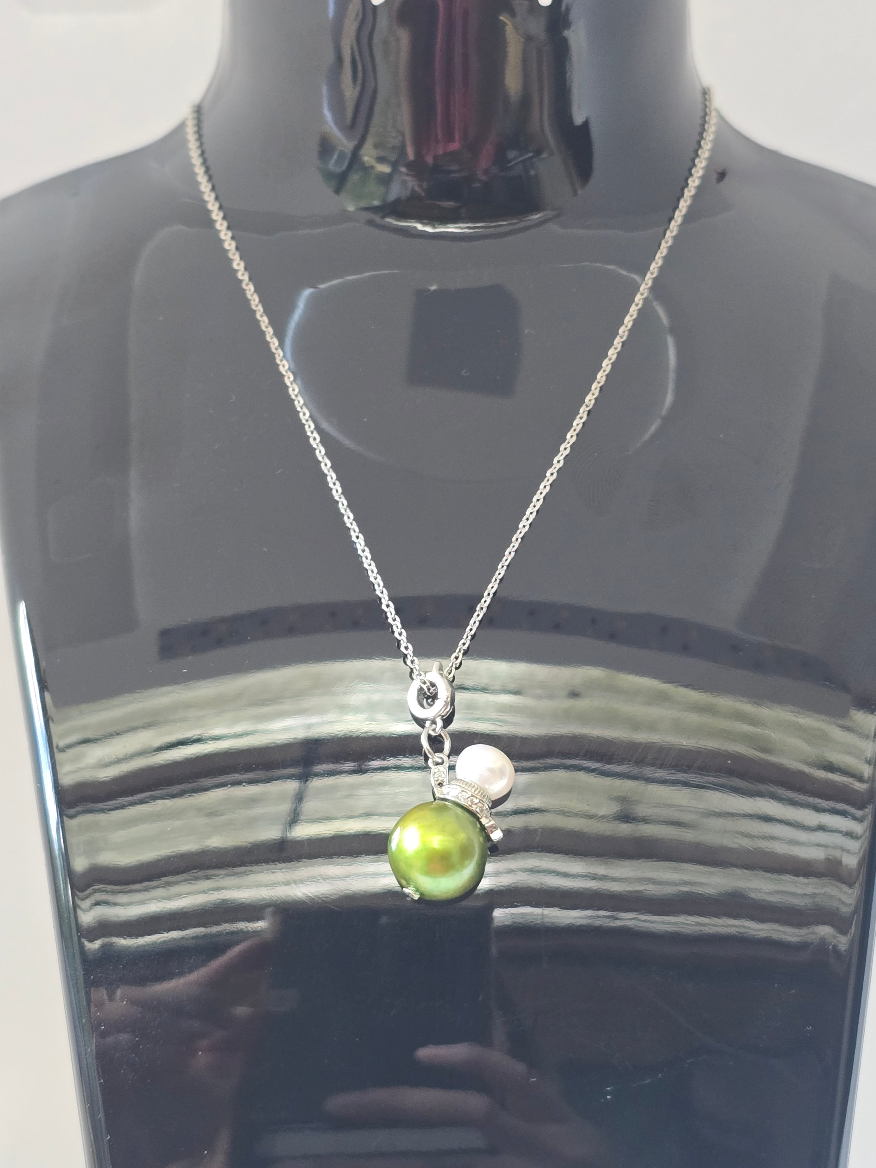 Pistachio Edison Pearl & White Freshwater Pearl Necklace | Adjustable S925 Bolo Chain
