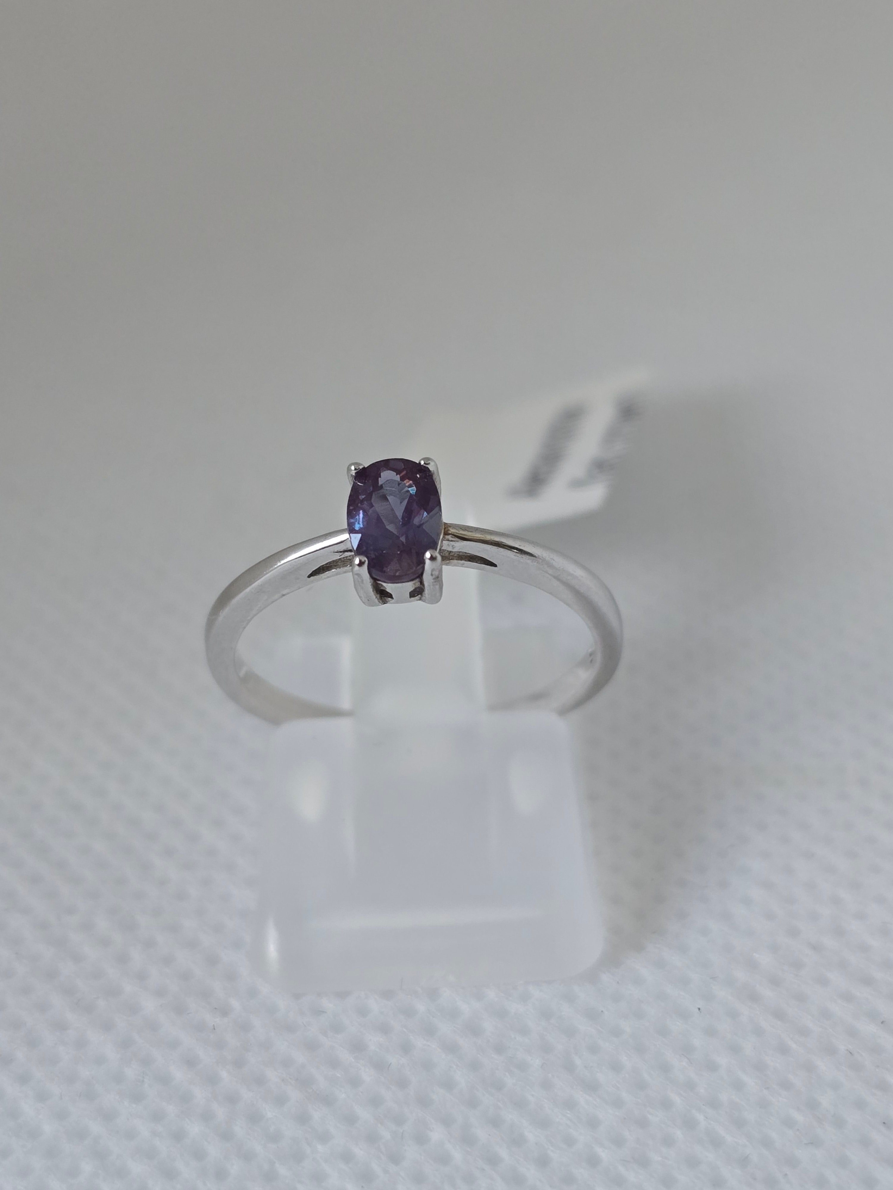 Lab Grown Alexandrite Solitaire Ring in S925 Silver