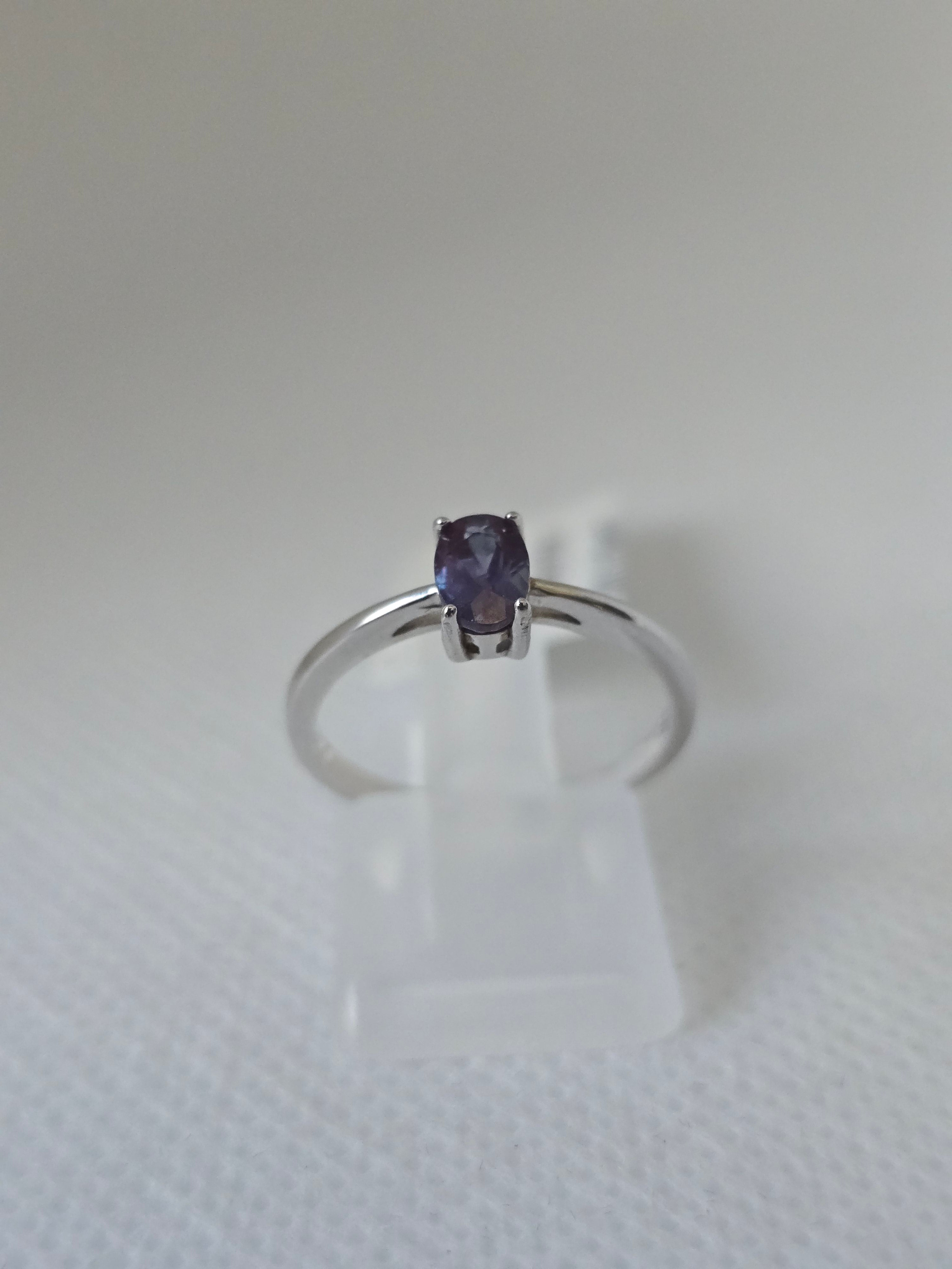 Lab Grown Alexandrite Solitaire Ring in S925 Silver